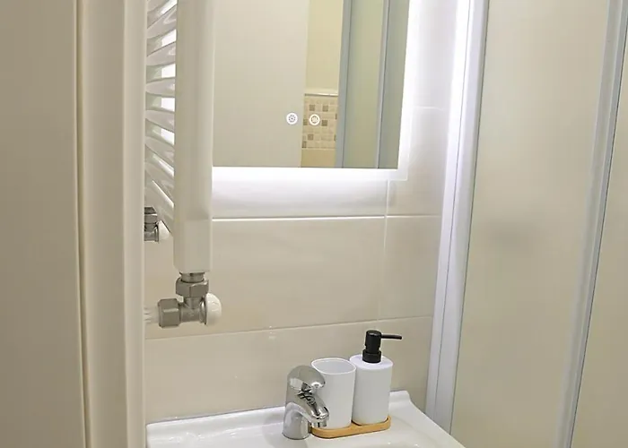 Volta B&B Imola – bagno con scaldasalviette