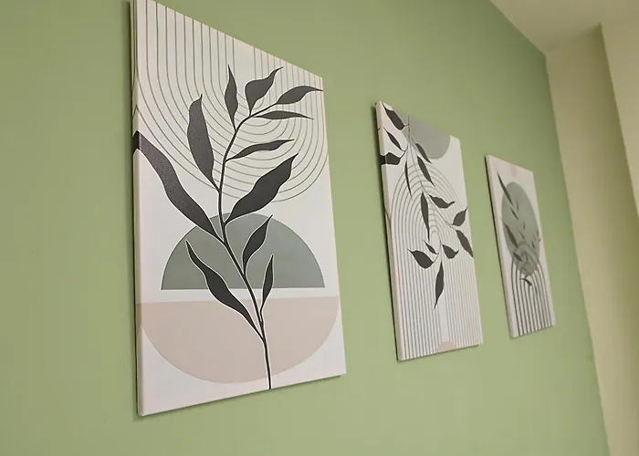 Volta B&B Imola – quadri su sfondo verde
